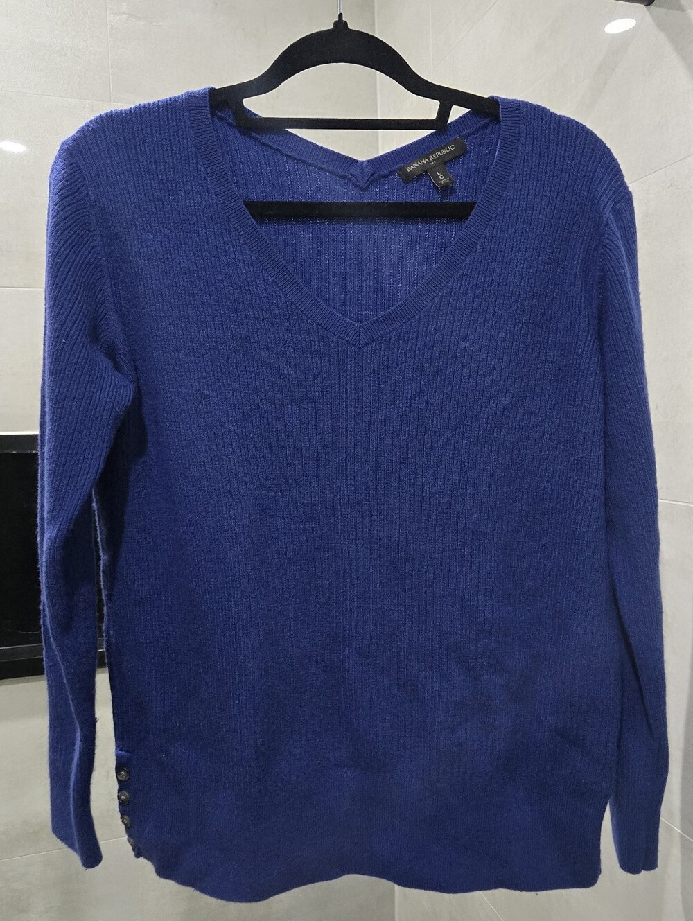 Banana Republic Soft Blue V-Neck Sweater - Size L